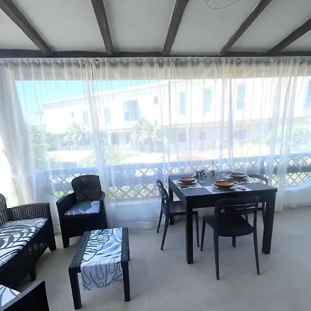 Kyria Luxury Ξενοδοχείο με διαμερίσματα 4*