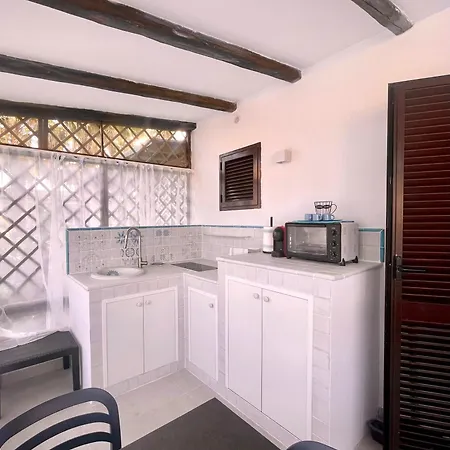 Ξενοδοχείο με διαμερίσματα Kyria Luxury 4*